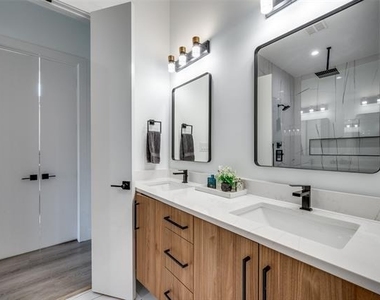 2308 Douglas Avenue - Photo Thumbnail 16