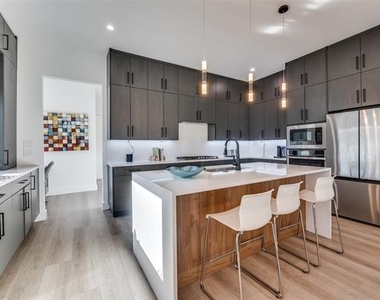 2308 Douglas Avenue - Photo Thumbnail 6
