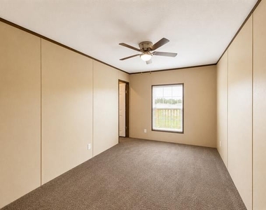 209 Lewald Lane - Photo Thumbnail 10