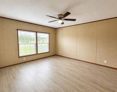209 Lewald Lane - Photo Thumbnail 5