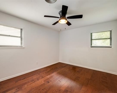 5700 Wessex Avenue - Photo Thumbnail 17