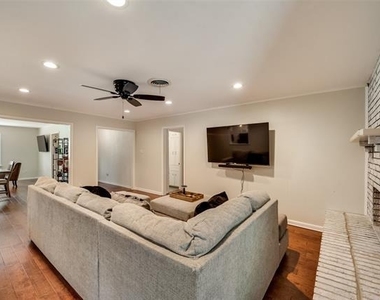 5700 Wessex Avenue - Photo Thumbnail 8