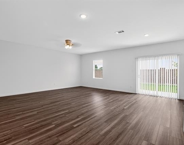 4725 Harlequin Drive - Photo Thumbnail 5