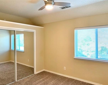 1410 Indian Lake Trail - Photo Thumbnail 11