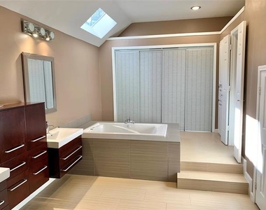 1410 Indian Lake Trail - Photo Thumbnail 8