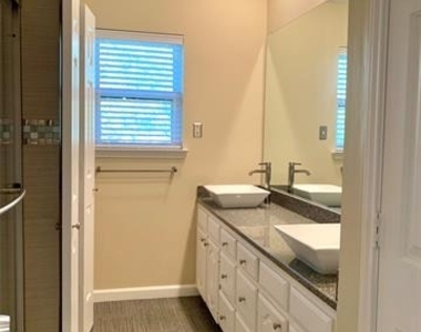 1410 Indian Lake Trail - Photo Thumbnail 12