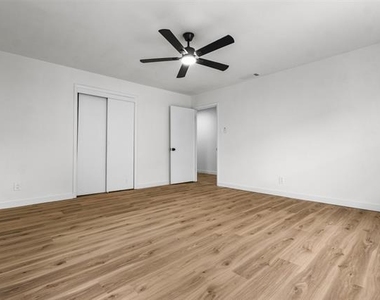 1917 S Vernon Avenue - Photo Thumbnail 23