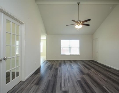 1325 Englemann Drive - Photo Thumbnail 5
