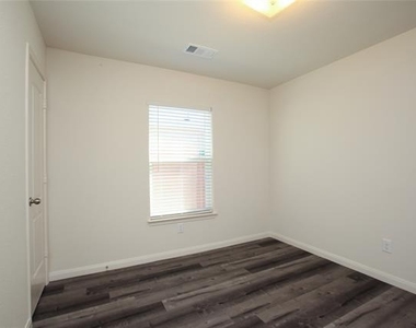 1325 Englemann Drive - Photo Thumbnail 16