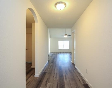 1325 Englemann Drive - Photo Thumbnail 7