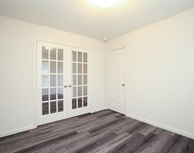 1325 Englemann Drive - Photo Thumbnail 11