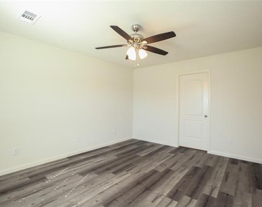 1325 Englemann Drive - Photo Thumbnail 14