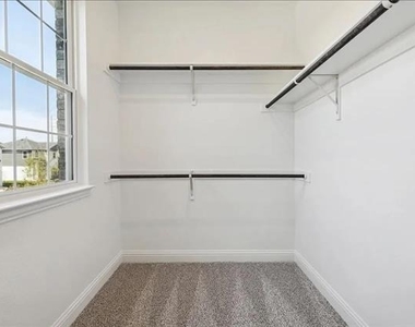 905 Sicily Boulevard - Photo Thumbnail 14