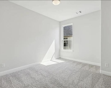 905 Sicily Boulevard - Photo Thumbnail 7