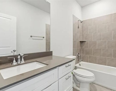 905 Sicily Boulevard - Photo Thumbnail 8