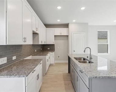 905 Sicily Boulevard - Photo Thumbnail 11