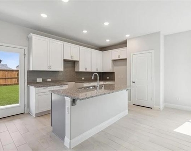 905 Sicily Boulevard - Photo Thumbnail 5