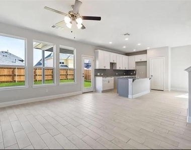 905 Sicily Boulevard - Photo Thumbnail 4
