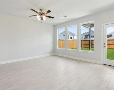 905 Sicily Boulevard - Photo Thumbnail 12