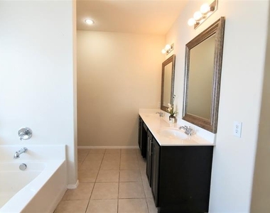 5117 Sweetgum Court - Photo Thumbnail 24