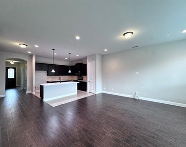 311 Lexington Avenue - Photo Thumbnail 5