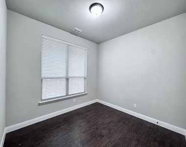311 Lexington Avenue - Photo Thumbnail 19