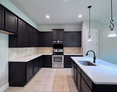311 Lexington Avenue - Photo Thumbnail 9