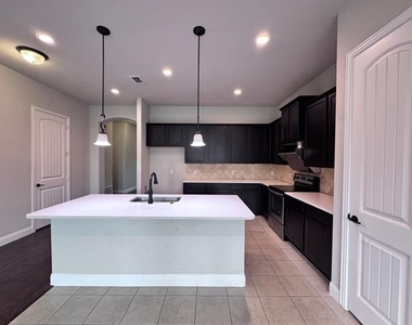 311 Lexington Avenue - Photo Thumbnail 6