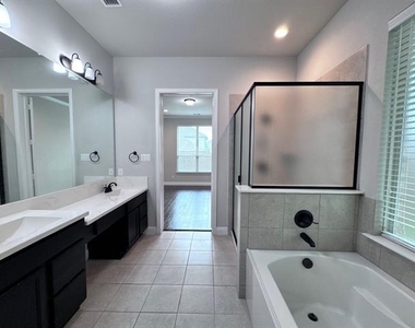 311 Lexington Avenue - Photo Thumbnail 15