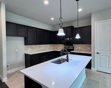 311 Lexington Avenue - Photo Thumbnail 8