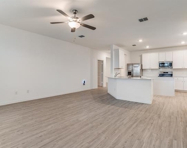 4913 Sagerun Drive - Photo Thumbnail 6