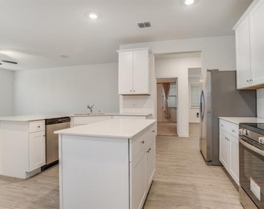 4913 Sagerun Drive - Photo Thumbnail 7