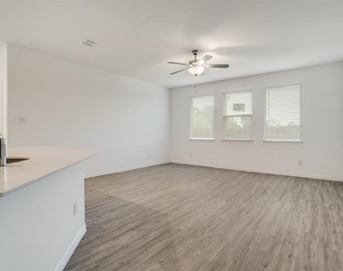 4913 Sagerun Drive - Photo Thumbnail 4