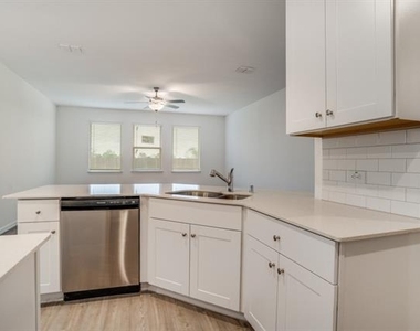 4913 Sagerun Drive - Photo Thumbnail 8