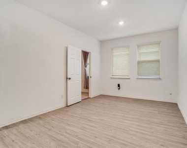 4913 Sagerun Drive - Photo Thumbnail 11