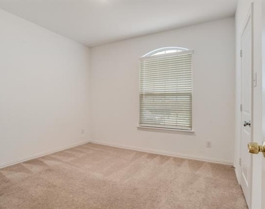 4913 Sagerun Drive - Photo Thumbnail 14