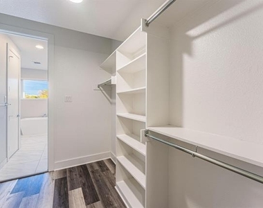 4013 Ivanhoe Lane - Photo Thumbnail 19