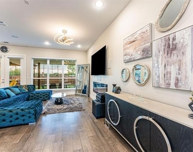 4013 Ivanhoe Lane - Photo Thumbnail 4