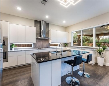 4013 Ivanhoe Lane - Photo Thumbnail 7