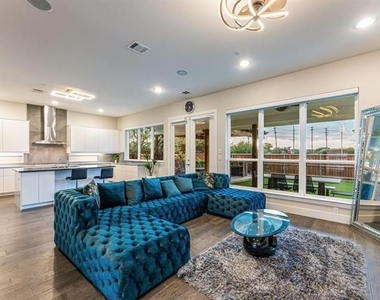 4013 Ivanhoe Lane - Photo Thumbnail 5