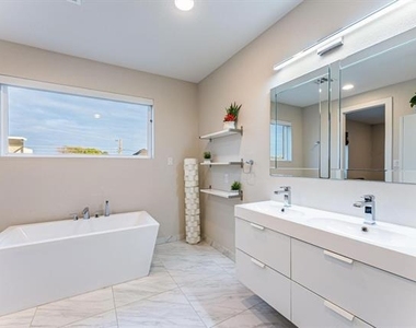 4013 Ivanhoe Lane - Photo Thumbnail 17