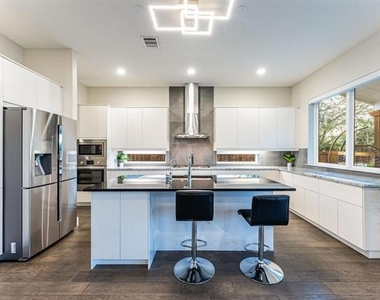 4013 Ivanhoe Lane - Photo Thumbnail 12