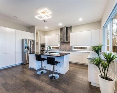 4013 Ivanhoe Lane - Photo Thumbnail 10