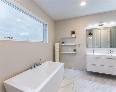 4013 Ivanhoe Lane - Photo Thumbnail 16