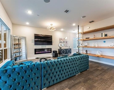4013 Ivanhoe Lane - Photo Thumbnail 6