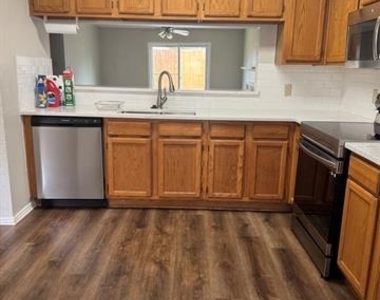 1009 Danforth Court - Photo Thumbnail 5