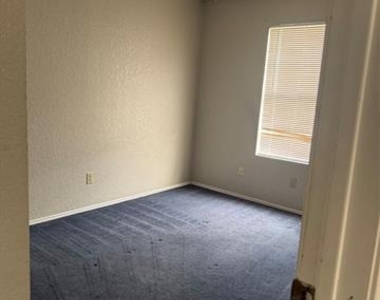 1009 Danforth Court - Photo Thumbnail 16