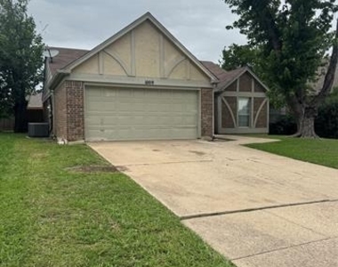 1009 Danforth Court - Photo Thumbnail 2