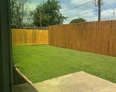 1009 Danforth Court - Photo Thumbnail 4