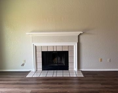 1009 Danforth Court - Photo Thumbnail 8